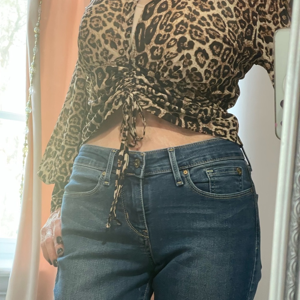 Animal Print Light Blouse with Rouching or No Rouching Pull - Picture 7 of 14